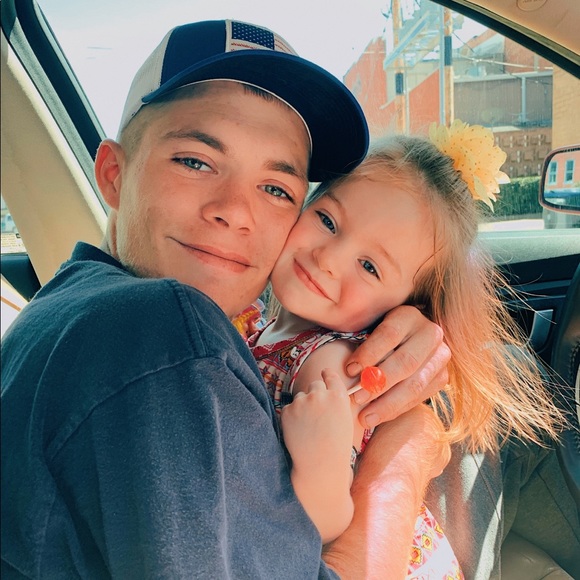 Meet your Posher, Katelyn - Picture 3 of 5